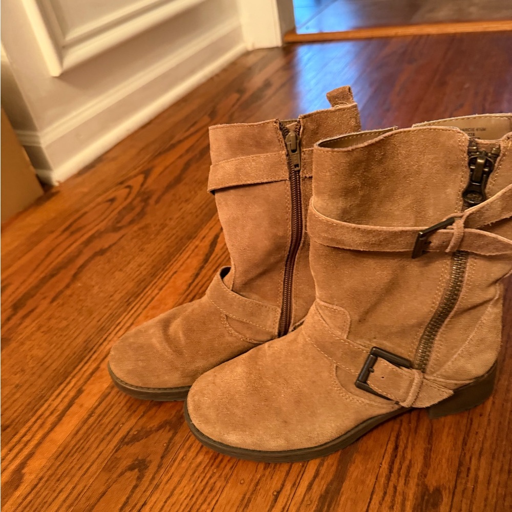 G.H. Bass & Co. Tan Heeled Women’s Boots